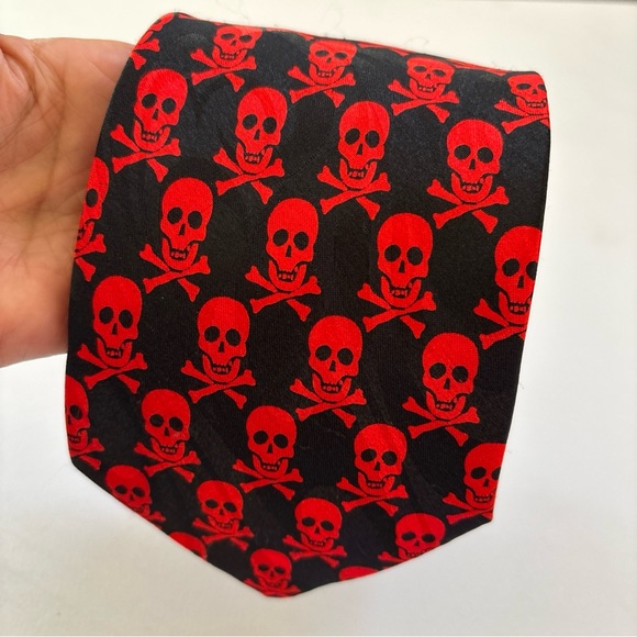 gold city Other - Red and Black Skull Pattern Tie goth Halloween used good condition 💀
